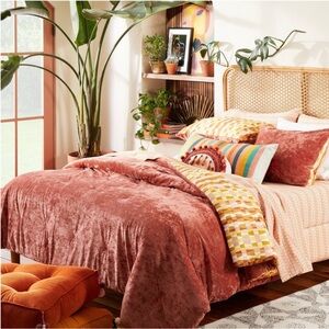 Opalhouse F/Q Reversible Velvet Comforter  & Sham Set